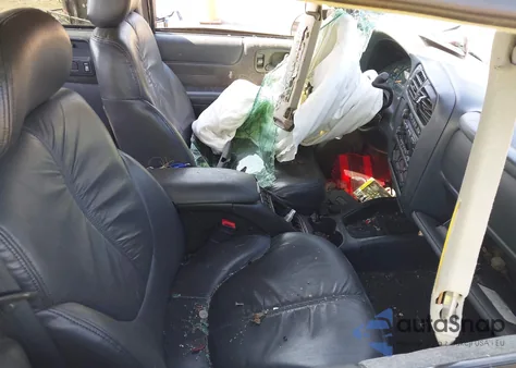 2002 Chevrolet S-10 Ls из США, поврежденный, VIN 1GCDT13W12K184984